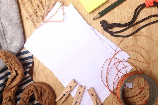 Набор ниток и схемы